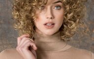 GNIMEGIL Dark Blonde Short Curly Hair Wigs for Women Synthetic Hair Brown Ombre to Blonde Loose Afro Kinky Curly Wig Hairstyle Cosplay Costume Party Wigs