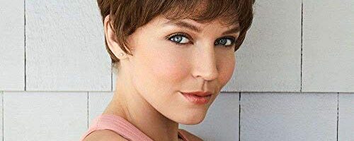 Queentas Chestnut Brown Short Pixie Wigs with Bangs Layered Cut Natural Curl Straight Synthetic Hair Wig for White Women (Chestnut Brown)